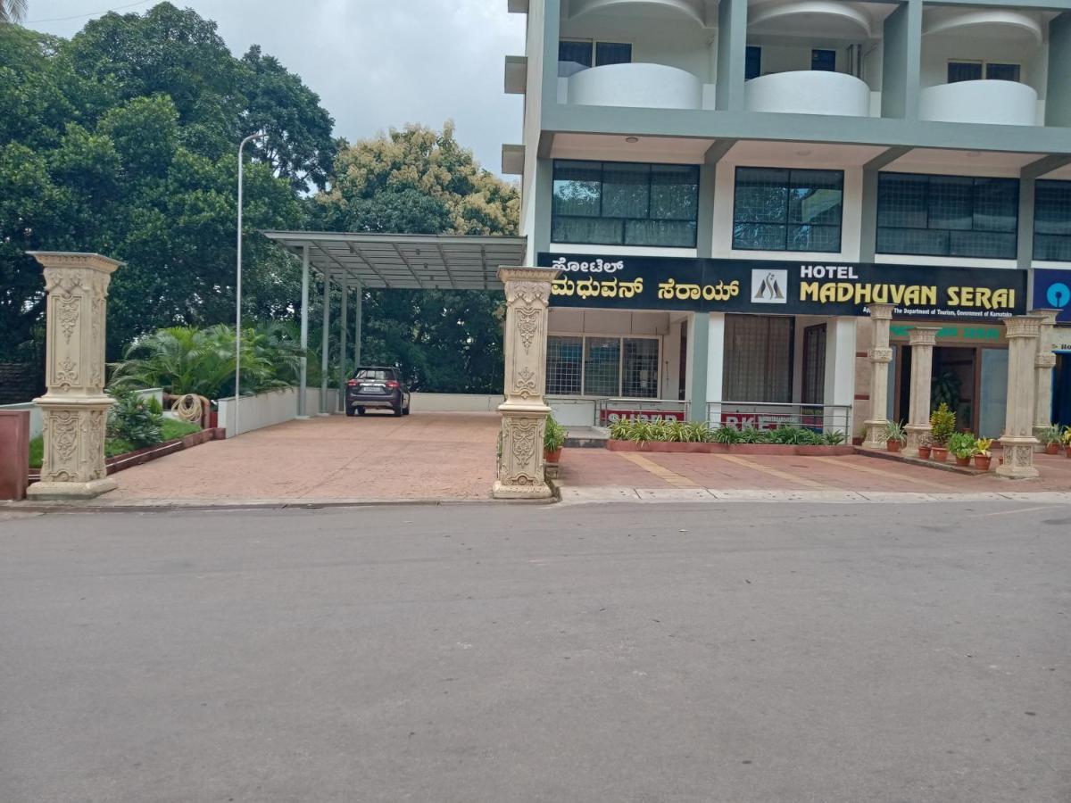 Hotel Madhuvan Serai Манипала Екстериор снимка