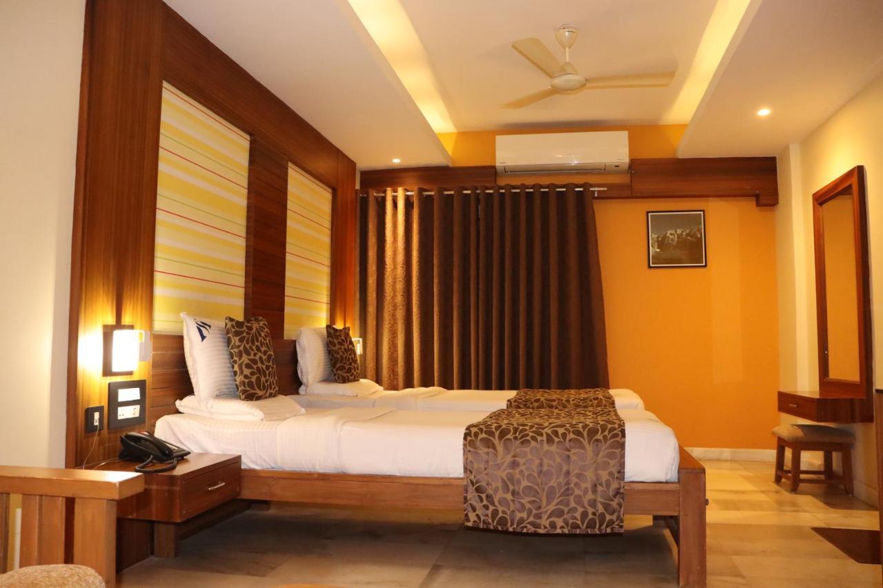 Hotel Madhuvan Serai Манипала Екстериор снимка