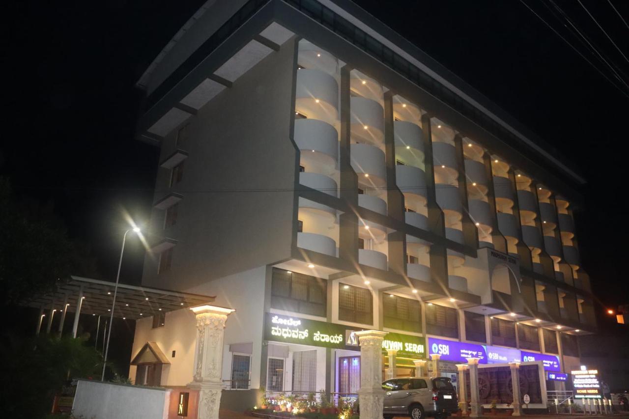 Hotel Madhuvan Serai Манипала Екстериор снимка