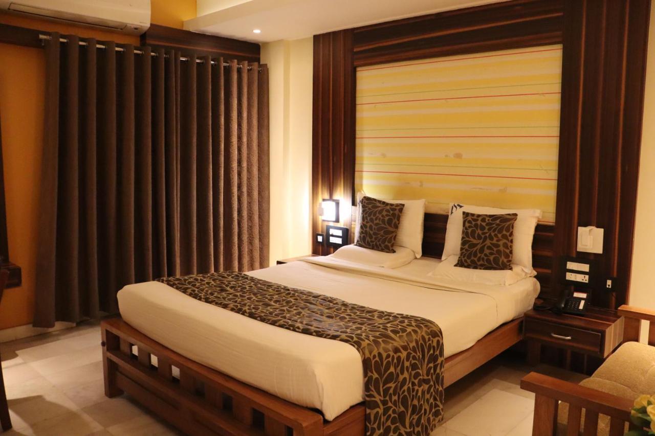 Hotel Madhuvan Serai Манипала Екстериор снимка