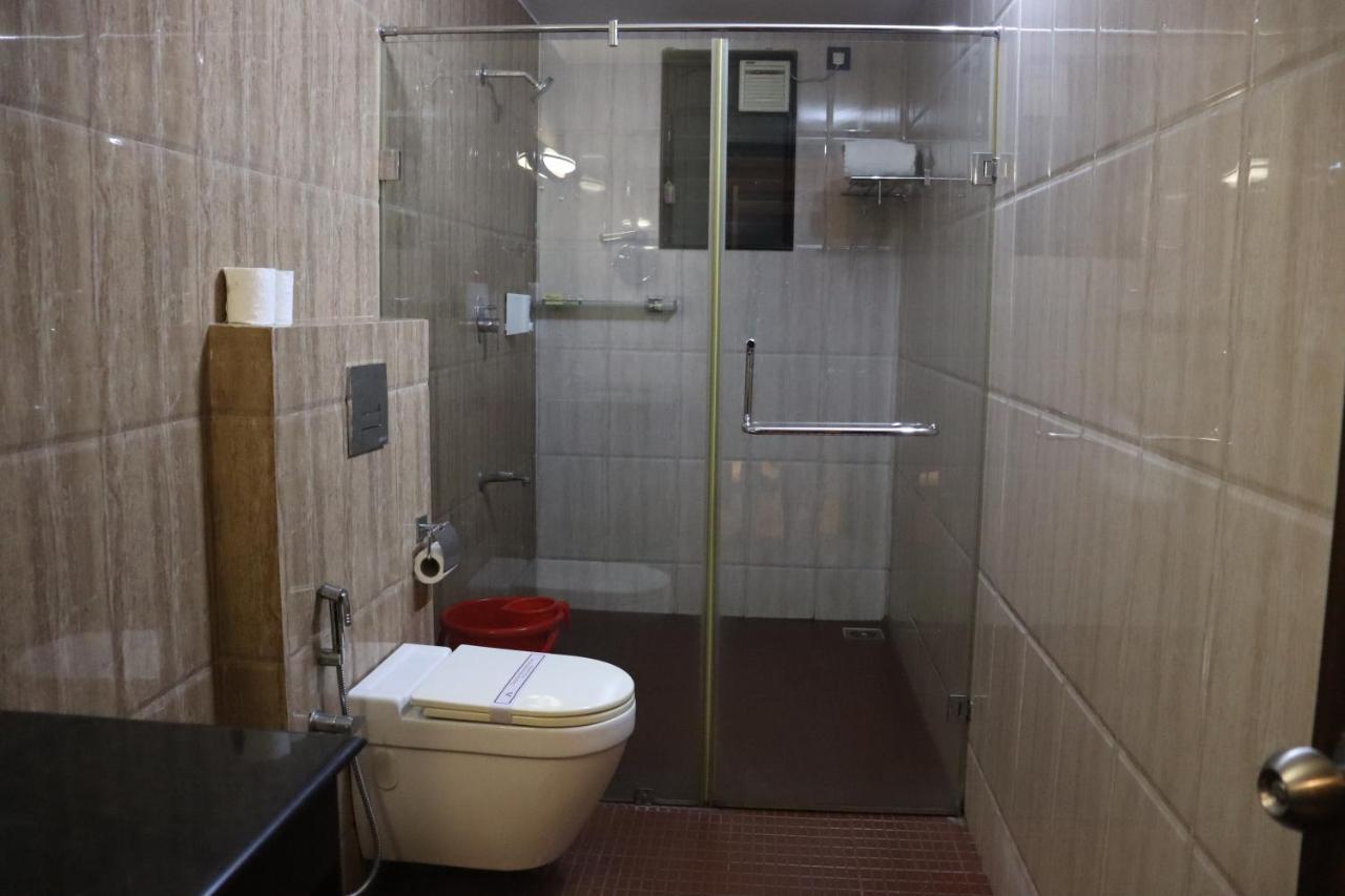 Hotel Madhuvan Serai Манипала Екстериор снимка