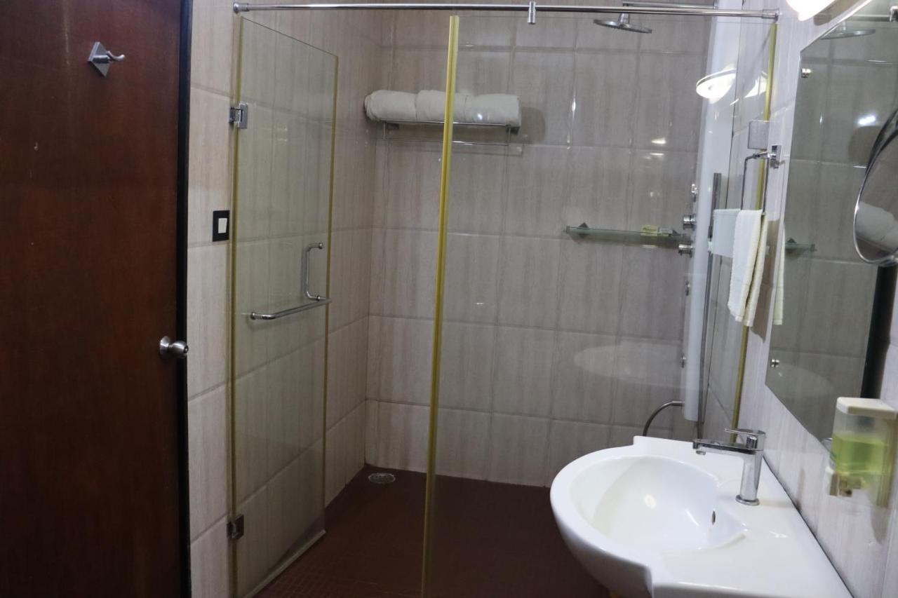 Hotel Madhuvan Serai Манипала Екстериор снимка