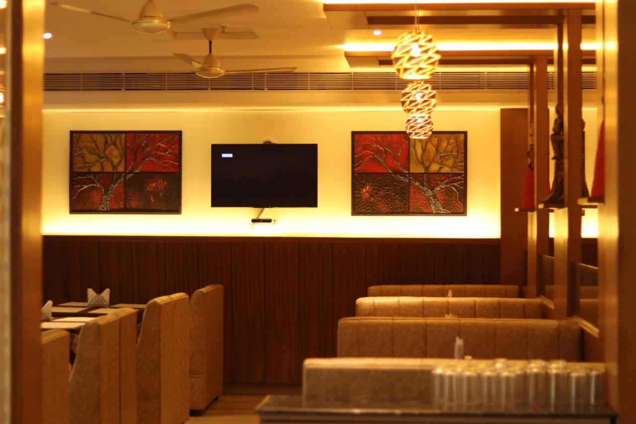 Hotel Madhuvan Serai Манипала Екстериор снимка