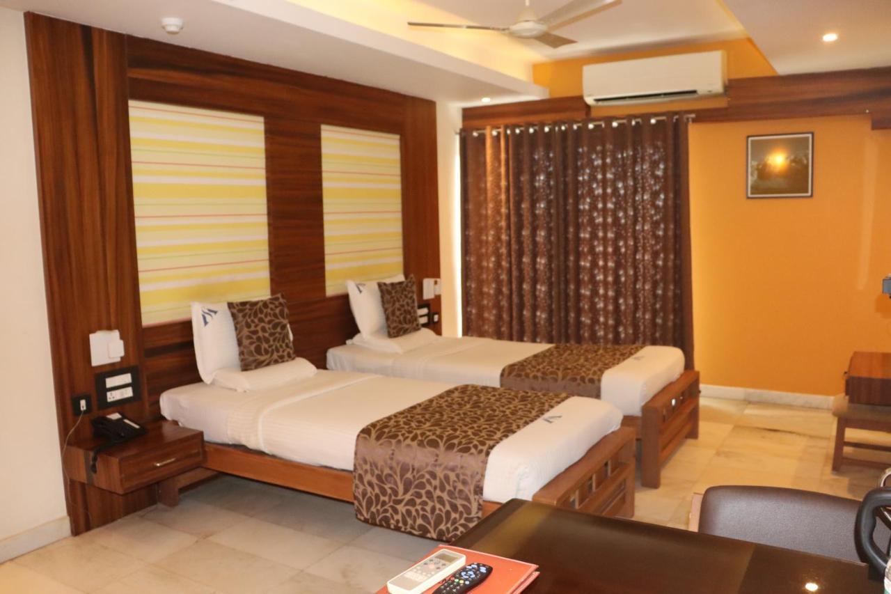 Hotel Madhuvan Serai Манипала Екстериор снимка