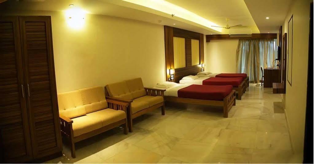 Hotel Madhuvan Serai Манипала Екстериор снимка