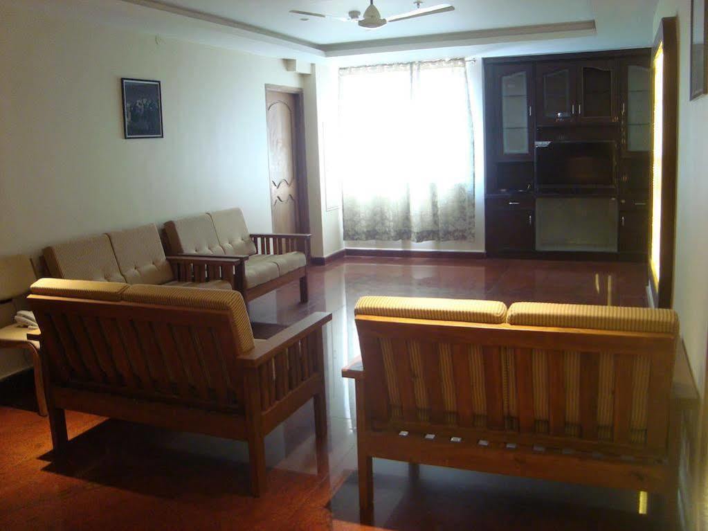 Hotel Madhuvan Serai Манипала Екстериор снимка
