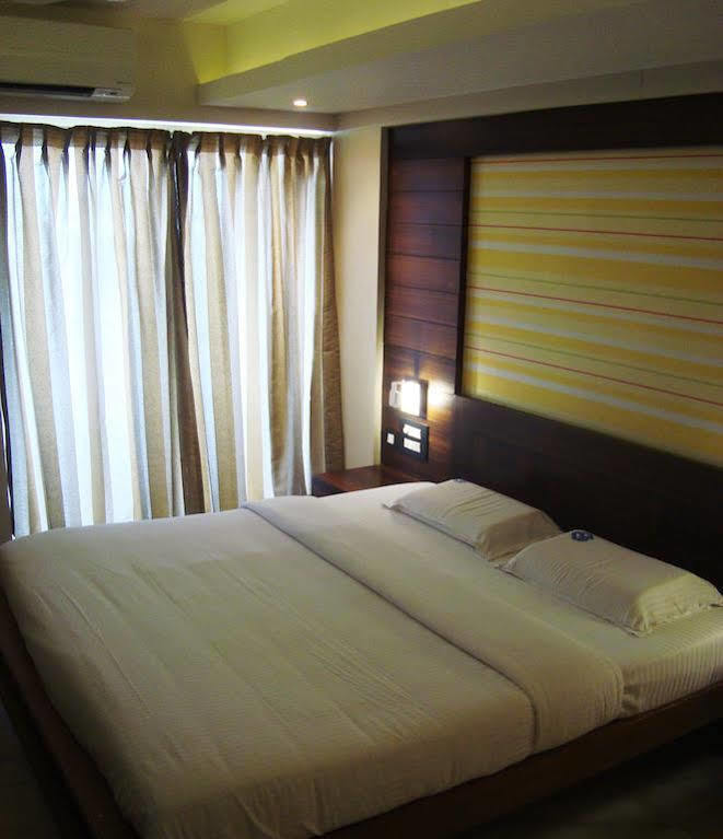 Hotel Madhuvan Serai Манипала Екстериор снимка
