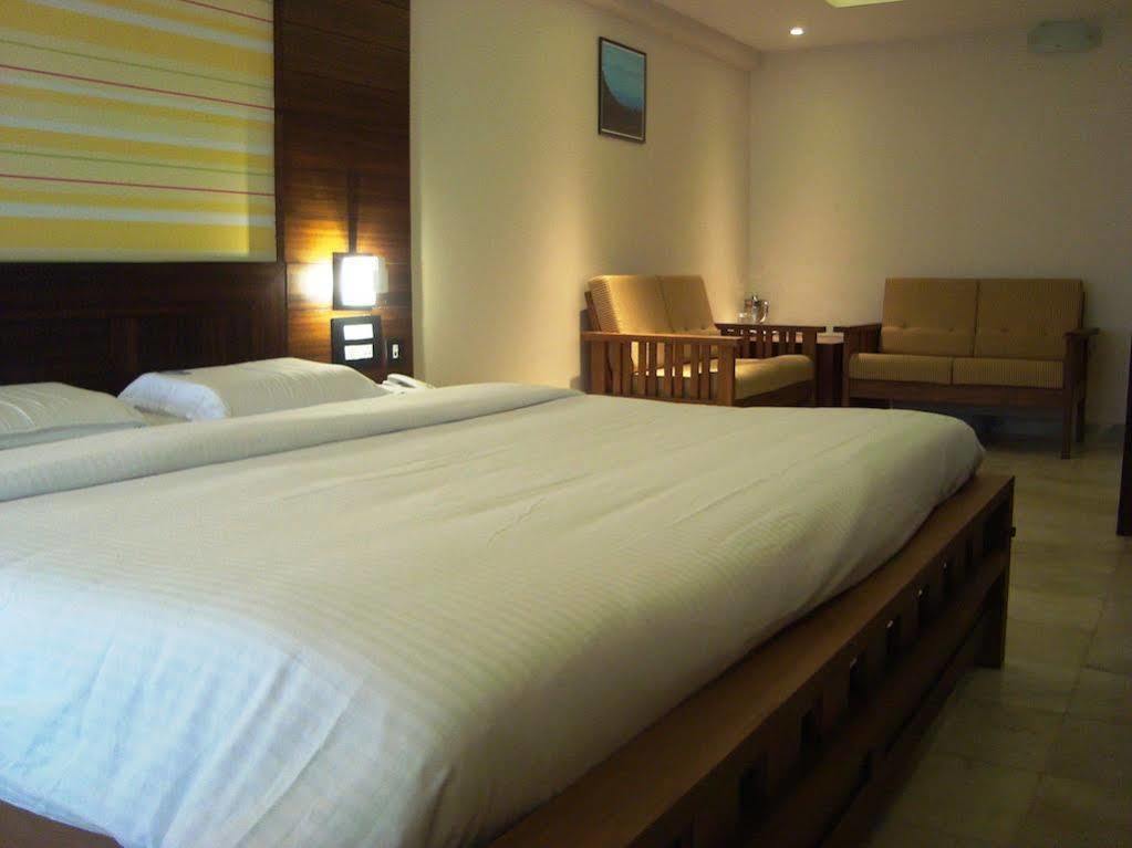 Hotel Madhuvan Serai Манипала Екстериор снимка