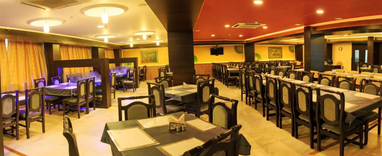 Hotel Madhuvan Serai Манипала Екстериор снимка
